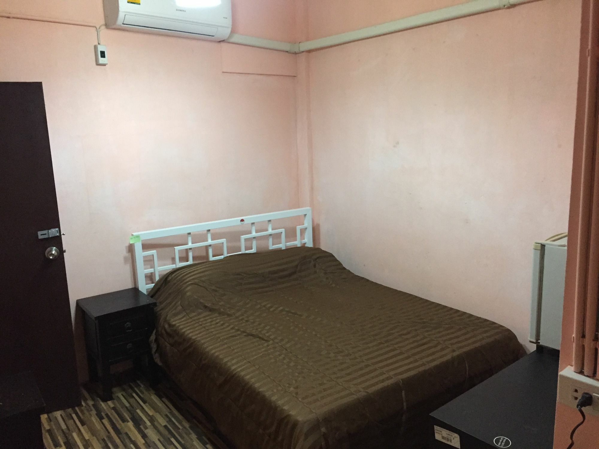 Big Orange Localstay At Siam Бангкок Экстерьер фото
